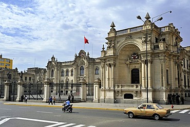 Government Palace at the Plaza Mayor or Plaza de Armas, Lima, UNESCO World Heritage Site, Peru, South America