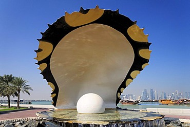 Pearl and Oyster Fountain, Corniche, Doha, Qatar, Middle East