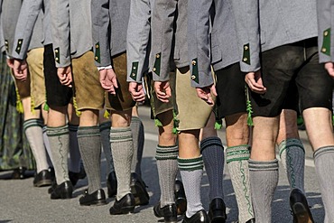 Men wearing traditional costumes with leather pants, Schuetzen- und Trachtenzug, Costume and Riflemen's Parade, for the opening of Oktoberfest 2010, Oktoberfest, Munich, Upper Bavaria, Bavaria, Germany, Europe