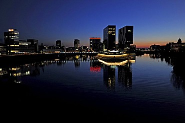 The new Hyatt Hotel and the dock in the evening, Media Harbour, Duesseldorf, North Rhine-Westphalia, Germany, Europe