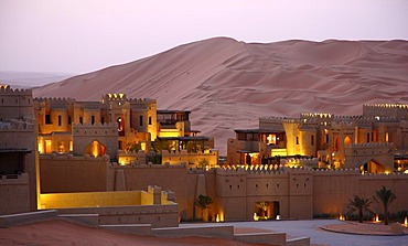 Desert luxury hotel Anantara Qasr Al Sarab, hotel resort built like a desert fort, surrounded by high sand dunes, near the Liwa oasis in the desert Empty Quarter or Rub Al Khali, Abu Dhabi, United Arab Emirates, Middle East