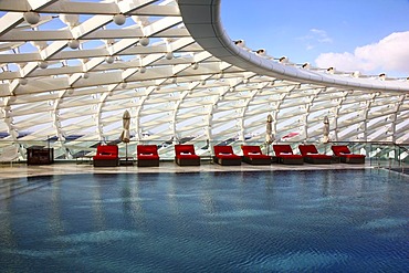 Hotel pool on the roof of the Yas Hotel on Yas Island, futuristic luxury hotel in the middle of the Formula 1 race track of Abu Dhab, United Arab Emirates, Middle East, Asia