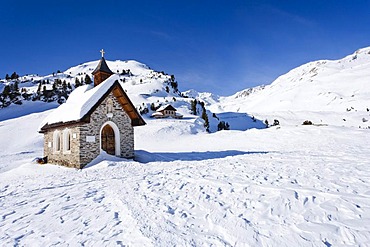 Chapel next to Zufallhuette mountain lodge, old Zufallhuette mountain lodge at the back, descending from Martellerhuette mountain lodge, Martell Valley, province of Bolzano-Bozen, Italy, Europe