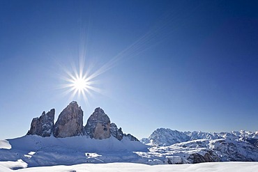 Drei Zinnen mountain and Cristallo mountain group as seen from Drei Zinnen Huette mountain lodge, Hochpustertal valley, Sexten, Dolomites, province of Bolzano-Bozen, Italy, Europe