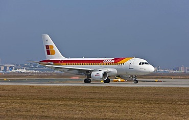 Iberia Airbus A319 during take-off at Frankfurt Airport, Frankfurt, Hesse, Germany, Europe