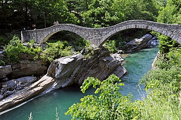 Ponte dei Salti bridge, Lavertezzo, Valle Verzasca valley, canton Ticino, Switzerland, Europe