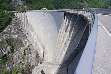 Dam, lower Valle Verzasca valley, canton Ticino, Switzerland, Europe