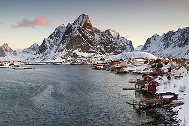 Rorbuer, traditional wooden cabins, Reine, Island of Moskenesoya, Lofoten Islands, North Norway, Norway, Europe