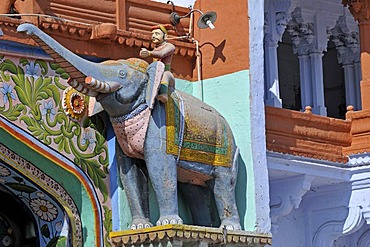 Elephant sculpture at the entrance gate to the Palace of Kota, Rajasthan, India, Asia