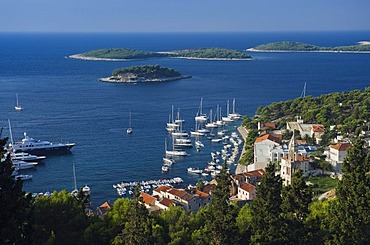 View from Spanjola Fortress over the port and town of Hvar, Hvar Island, Dalmatia, Croatia, Europe