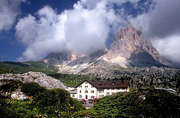 Guesthouse, Passo Sella, Langkofel group, 3181 m, South Tyrol, Italy, Europe