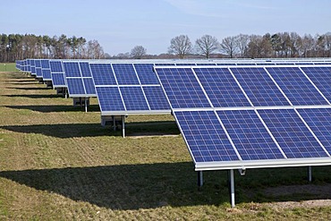 Solar farm near Suedergellersen near Lueneburg, Lower Saxony, Germany, Europe