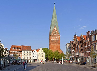 Am Sande square with the tower of the church of St. Johannis, Lueneburg, Lower Saxony, Germany, Europe