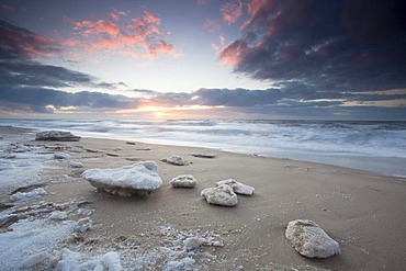 Afterglow in winter with ice and snow, Sylt island, Schleswig-Holstein, Germany, Europe