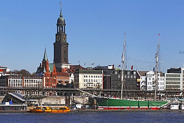 Michel or St. Michaelis church, Swedish Seaman's Church and museum ship Rickmer Rickmers, Landungsbruecken piers, Hamburg, Germany, Europe