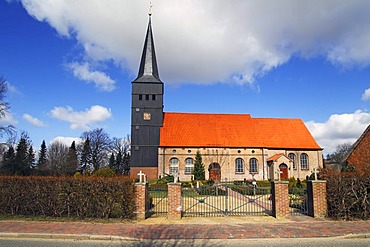 Historic church Dreikoenigskirche in Haselau, Haseldorfer Marsch, Lower Elbe, Elbe marshes, Pinneberg distric, Schleswig-Holstein, Germany, Europe