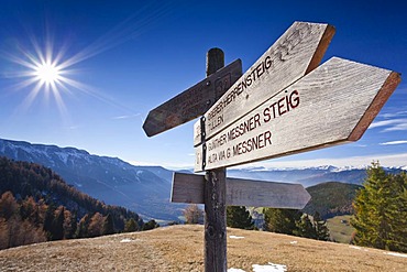 View from the Herrensteig hiking trail over the Villnoess Valley, Dolomites, Alto Adige, Italy, Europe