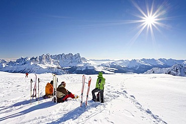 Skiers on the Uribrutto summit above the Passo Valles, behind the Pala group and the Passo Rolle, Dolomites, Trentino, Italy, Europe