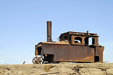 Locomotive, train, saltpeter works, abandoned salpeter town, ghost town, desert, museum, Unesco World Heritage Site, Humberstone, Iquique, Norte Grande, northern Chile, South America