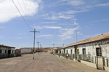 Housing for workers, buildings, road, Humberstone, salpetre works, abandoned salpetre town, ghost town, desert, museum, UNESCO World Heritage Site, Iquique, Norte Grande region, Northern Chile, Chile, South America