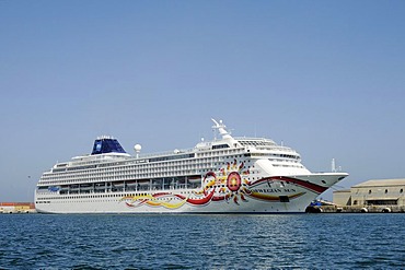 Norwegian Sun, Norwegian cruise ship, passenger ship, Arica, Norte Grande, northern Chile, Chile, South America