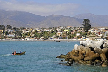 Small fishing boat, breakwater, harbor, sea, coast, Los Vilos, Pichidangui, small seaside resort, Norte Chico, northern Chile, Chile, South America