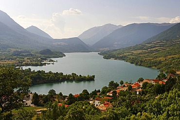 Barrea at the Lago di Barrea, Abruzzo National Park, Province of L'Aquila, Apennines, Abruzzo, Italy, Europe