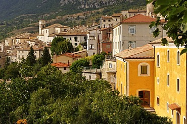 Barrea at the Lago di Barrea, Abruzzo National Park, Province of L'Aquila, Apennines, Abruzzo, Italy, Europe