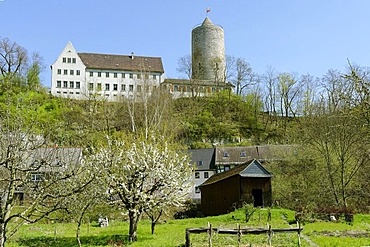 Round tower of the former castle next to a new house from 1934, Camburg, Dornburg-Camburg, Thuringia, Germany, Europe