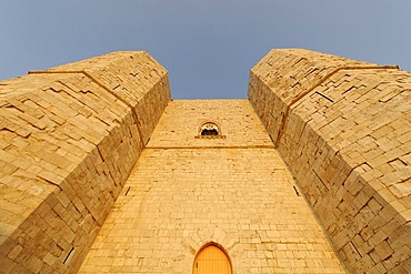 Castel del Monte, built by Holy Roman Emperor Frederick II of Hohenstaufen, UNESCO World Heritage Site, Apulia, Puglia, Italy, Europe