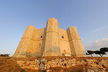 Castel del Monte, built by Holy Roman Emperor Frederick II of Hohenstaufen, UNESCO World Heritage Site, Apulia, Puglia, Italy, Europe