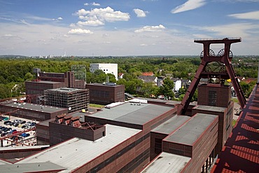 Headframe of pit XII, Zeche Zollverein, former colliery, UNESCO World Heritage Site, Essen, Ruhr area, North Rhine-Westfalia, Germany, Europe