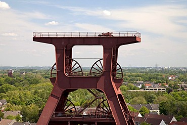 Head frame pit XII, Zeche Zollverein mine, UNESCO World Heritage Site, Essen, Ruhrgebiet region, North Rhine-Westphalia, Germany, Europe