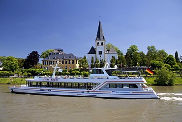 Rhine promenade, parish church of St. Pantaleon, passenger ship, Unkel, Rhineland, Rhineland-Palatinate, Germany, Europe
