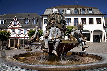 Fountain on the market square, Linz am Rhein, Rhineland, Rhineland-Palatinate, Germany, Europe