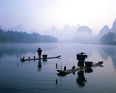 Cormorant fishermen at dawn on the Li River, Guilin, Yangshou, Guangxi Province, China, Asia