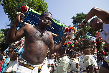 Chariot Festival participants, Shri Kanaga Thurkkai Amman Temple, Ealing, London, England, United Kingdom, Europe