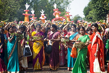 Chariot Festival participants, Shri Kanaga Thurkkai Amman Temple, Ealing, London, England, United Kingdom, Europe