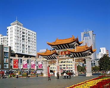 Chinese Gate and city view, Jinbi Street, city centre, Kunming, Yunnan Province, China, Asia