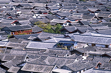 Ancient rooftops and traditional architecture of the Old Town, UNESCO World Heritage Site, Lijiang, Yunnan Province, China, Asia