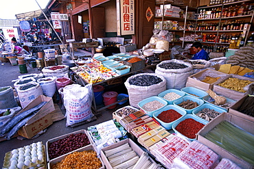 General food store in Market Square of Old Town, Lijiang, Yunnan Province, China, Asia