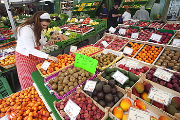 Fruit stall, Viktualienmarkt, Munich, Bavaria, Germany, Europe