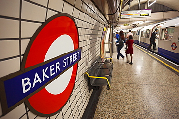 Baker Street Underground station platform, London, England, United Kingdom, Europe