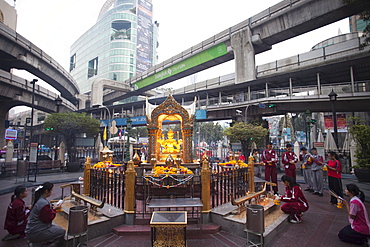 Erawan Shrine, Bangkok, Thailand, Southeast Asia, Asia