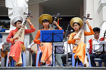 Traditional music concert, The Opera House, Ho Chi Minh City, Vietnam, Indochina, Southeast Asia, Asia