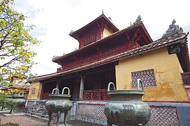 Dynastic urns and gateway to To Mieu Temple, Imperial Enclosure, Citadel, Hue, UNESCO World Heritage Site, Vietnam, Indochina, Southeast Asia, Asia