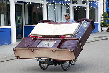 Cyclo, Hue, Vietnam, Indochina, Southeast Asia, Asia