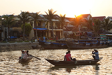 Tourists in boat on Thu Bon River at sunset, Hoi An, UNESCO World Heritage Site, Vietnam, Indochina, Southeast Asia, Asia