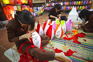 Paper lantern making in the Handicraft Workshop, Hoi An, Vietnam, Indochina, Southeast Asia, Asia