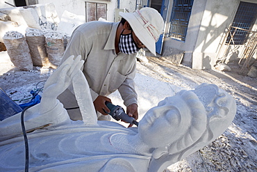 Sculptor working on marble statue, Marble Mountain, Hoi An, Vietnam, Indochina, Southeast Asia, Asia